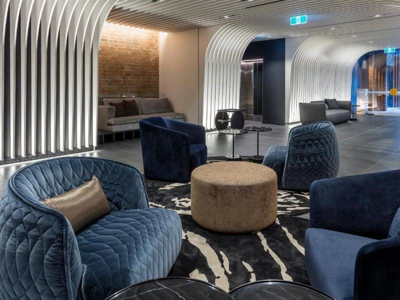 Skye Suites Sydney Eksteriør bilde The lounge at the airport