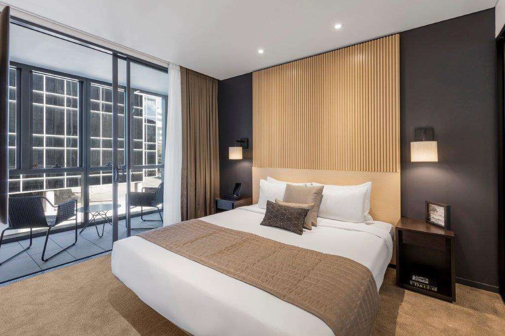 Skye Suites Sydney Rom bilde A bedroom at the hotel